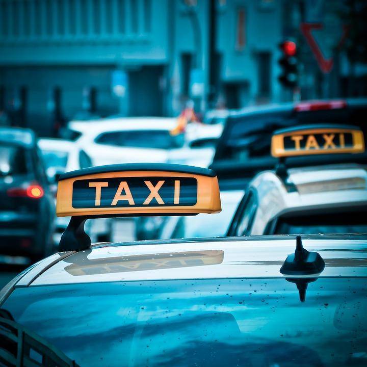 В Брянске таксист из-за расизма отказался везти темнокожего клиента - actualnews.org - Россия - Брянск - Конго