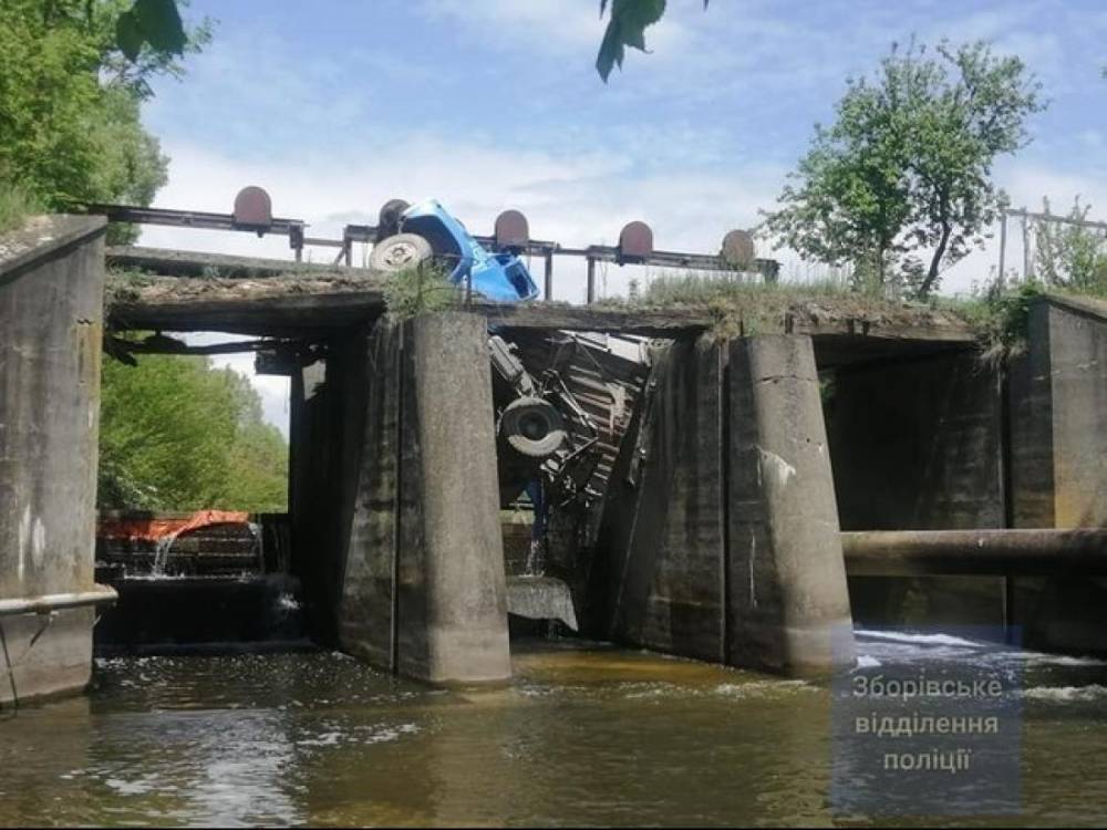 Грузовик повис над водой: в Украине "устал" еще один мост - vchaspik.ua - Украина