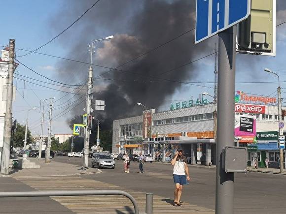 Горело 200 квадратных метров: в Кургане у Центрального рынка произошел пожар - znak.com - Россия - Курганская обл.