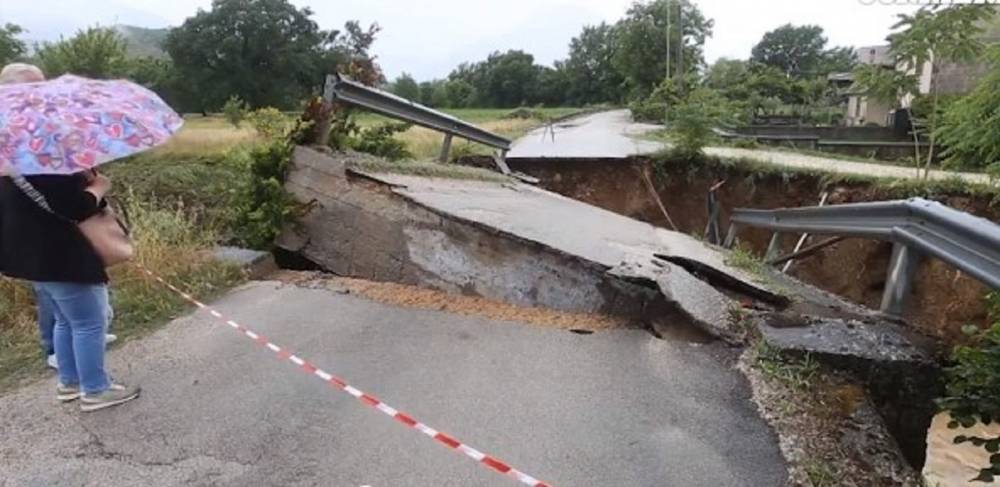 Мощная непогода в Италии обвалила мост, подтопила дома и автодороги: фото и видео - 24tv.ua - Италия - Польша