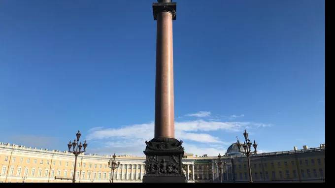 Александр Беглов - Дворцовую площадь в Петербурге продезинфицируют перед парадом Победы - piter.tv - Санкт-Петербург