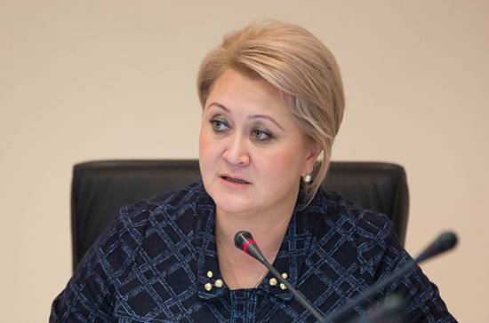 Валентин Матвиенко - Лилия Гумерова - Гумерова опровергла слухи о возможной замене традиционного образования дистанционным - pnp.ru - Россия