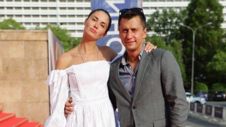 Агата Муцениеце - Павел Прилучный - Как будет проходить развод Прилучного и Муцениеце? - 5-tv.ru