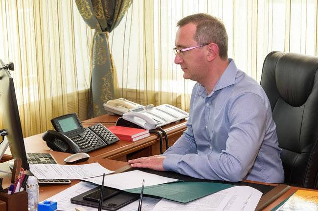 Владислав Шапша - Владислав Шапша поручил оповестить закрывших дело предпринимателей о возможности получать максимальное пособие по безработице - infox.ru - Калужская обл.