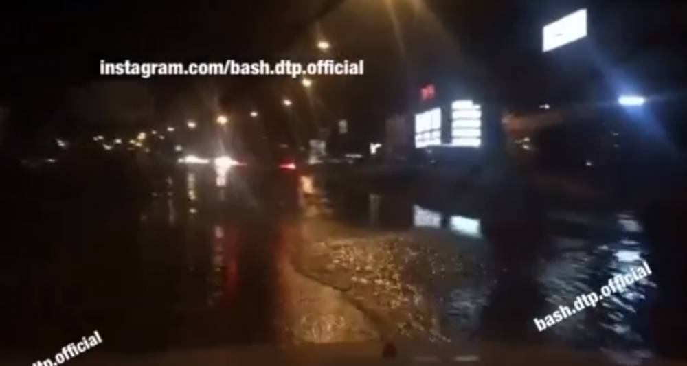 В Уфе улицу затопило рекой фекалий - news102.ru - Уфа