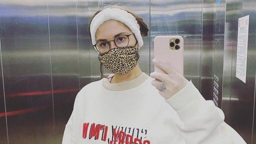 Агата Муцениеце - «Я не буду его кушать»: Агата Муцениеце призналась, что украла из больницы яблоко - 5-tv.ru