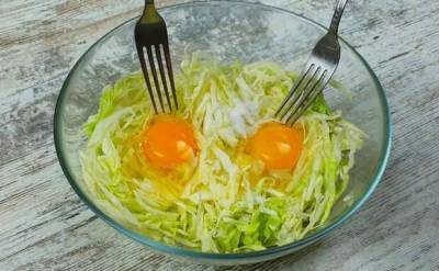 Смешиваем 2 яйца с капустой и делаем драники по-новому - skuke.net
