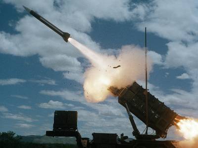 Во время обстрела в Ираке три ракеты попали на американскую базу - rosbalt.ru - США - Ирак - Багдад - с. Всего - Эрбиль