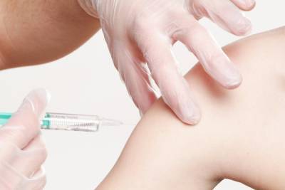 Новая вакцина: в Новосибирской области врачам делают прививки от коронавируса - novos.mk.ru - Новосибирская обл.