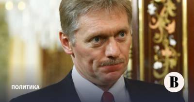 Владимир Путин - Алексей Навальный - Дмитрий Песков - Песков назвал безосновательными обвинения Навального в адрес Путина - vedomosti.ru - Россия
