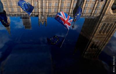 Финансовые компании вывели $1,6 трлн из Великобритании на фоне Brexit - interfax.ru - Москва - Англия