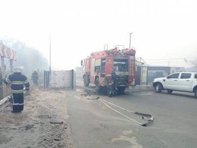 В Станице Луганской горит вся улица, раздаются взрывы (ФОТО) - enovosty.com - Украина - станица Луганская