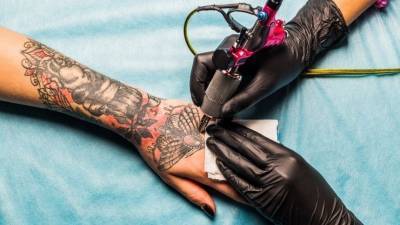 Юлия Галлямова - Как татуировки могут спровоцировать рак кожи — заключение дерматолога - 5-tv.ru