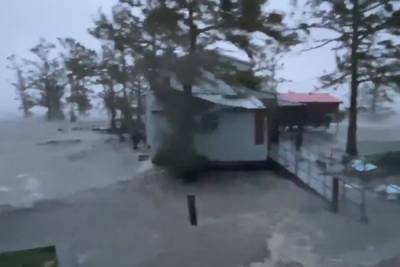 Более 400 тыс. американцев остались без электричества из-за урагана Delta - mk.ru - США - Техас - штат Луизиана - county Delta