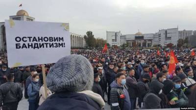 Омурбек Бабанов - Митинг на площади в Бишкеке: есть пострадавшие - dialog.tj - Бишкек