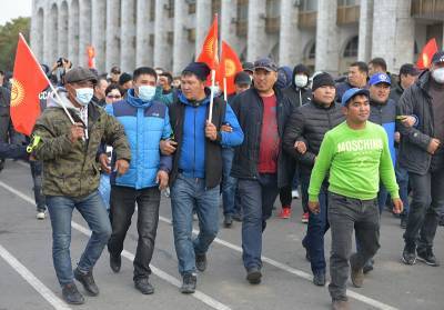 Алмазбек Атамбаев - В Бишкек вошла военная техника - tvc.ru - Киргизия - Бишкек