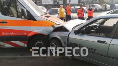 Водитель Suzuki устроил тройное ДТП на столичной Оболони: двое пострадавших, один автомобиль загорелся - ru.espreso.tv - Киев