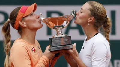 Кристина Младенович - Roland Garros - Теннисистки Бабош и Младенович выиграли парный разряд Открытого чемпионата Франции - vesti.ru - США - Франция - Париж - Чили