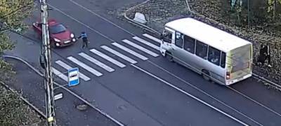 Появилась запись, как иномарка в Петрозаводске сбила выбежавшего на дорогу подростка (ВИДЕО) - stolicaonego.ru - Петрозаводск