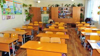 В Павлодаре у учителя выявили коронавирус, два дежурных класса отправили на карантин - informburo.kz - Павлодар