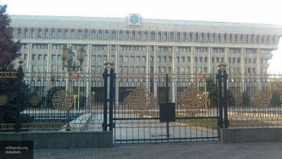 Сооронбай Жээнбеков - Здание киргизского парламента возвращено под контроль властей - newinform.com - Киргизия - Бишкек - Власти - Парламент