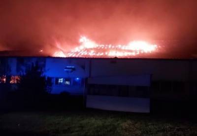 В Мукачево произошел крупный пожар на лыжной фабрике (фото) - facenews.ua - Одесса - Мукачево - Гсчс