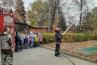 Юные серпуховичи познакомились с устройством пожарной машины - serp.mk.ru