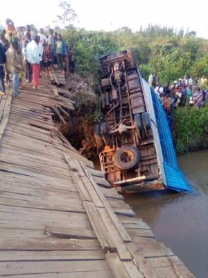 Вместо свадьбы – похороны: в Бурунди под автобусом рухнул мост - inform-ua.info - Бурунди