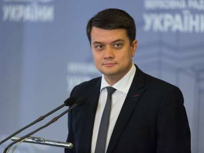 Дмитрий Разумков - Алеса Бацман - Разумков: У меня есть мама, жена и друзья, которые быстро подкорректируют любые звездные болезни. Особенно мама - gordonua.com - Украина