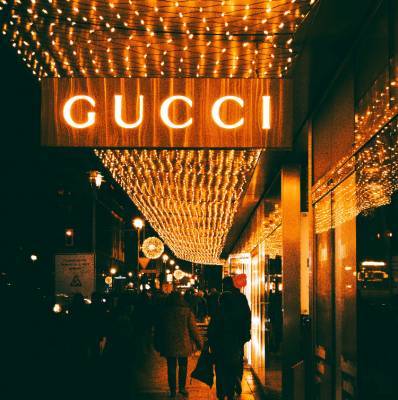 Консультант магазина косметики перепутала Gucci с освежителем воздуха для туалета - live24.ru - Москва