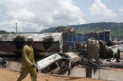 В Нигерии при взрыве бензовоза погибло более 20 человек - aif.ru - Нигерия - Бурунди