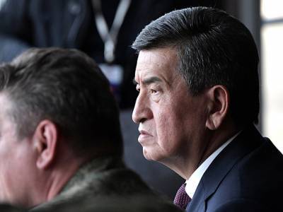 Сооронбай Жээнбеков - «Не так сели»: президент Киргизии вернул в «мятежный» парламент документы о назначении нового премьера - rosbalt.ru - Киргизия