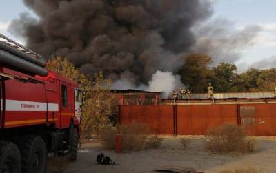 В Батайске локализовали пожар в цеху полиматериалов - dontr.ru - Батайск