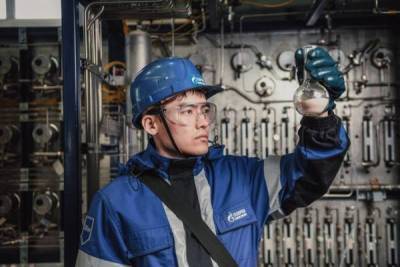 Александр Зайцев - «Газпром нефть» получила большую часть оборудования для нового завода катализаторов в Омске - smartmoney.one - Россия - Омск