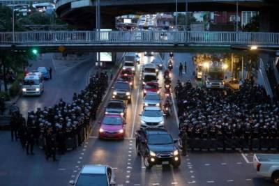 Власти Таиланда из-за протестов ввели в столице страны режим ЧП - aif.ru - Таиланд - Бангкок - Bangkok