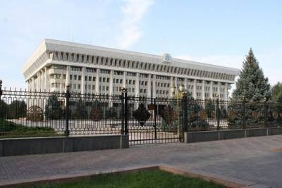 Сооронбай Жээнбеков - Обрадовавшиеся отставке президента киргизы выдвинули новое требование - versia.ru - Киргизия - Бишкек