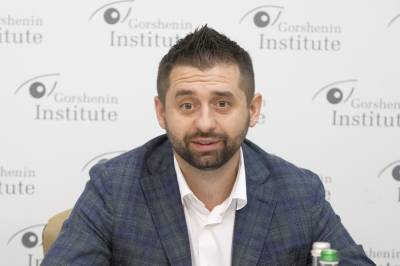 Давид Арахамия - В "Слуге народа" выступили за сокращение армии - vkcyprus.com - Украина