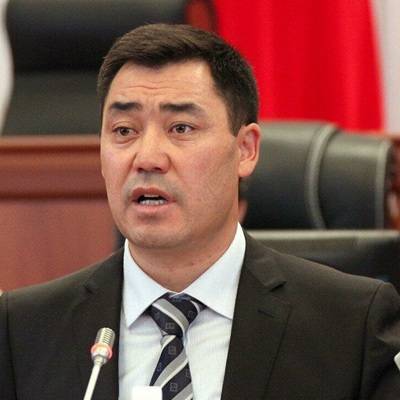 Сооронбай Жээнбеков - Садыр Жапаров - Канат Исаев - Садыр Жапаров утверждает, что получил все обязанности президента страны - radiomayak.ru - Киргизия