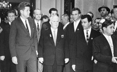 Никита Хрущев - Джон Кеннеди - Al Arabiya (ОАЭ): «горячая линия» помогла миру избежать ядерной войны между Москвой и Вашингтоном - inosmi.ru - Москва - США - Куба - Эмираты