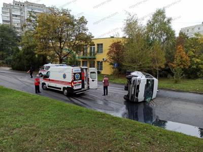 В Запорожье перевернулось маршрутное такси - news.bigmir.net - Киев - Запорожье - район Шевченковский, Запорожье