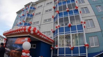 В иркутском Тулуне учителя и врачи получили новые квартиры - vesti.ru - Тулун