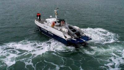 Троих человек ищут после крушения маломерного судна в Баренцевом море - 5-tv.ru