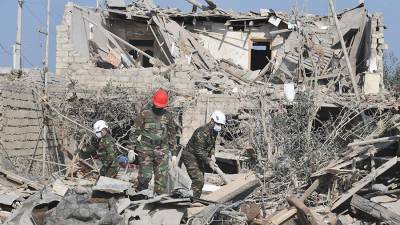 Спасатели завершили поиск людей на месте взрывов в Гяндже - iz.ru - Армения - Азербайджан - Ереван - Гянджа