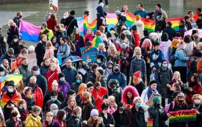 Март Хельм - В Эстонии прошла акция в поддержку ЛГБТ после высказываний главы МВД - rbc.ua - Эстония