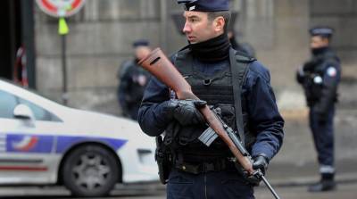 Франция депортирует из страны 231 предполагаемого экстремиста после убийства учителя - belta.by - Франция - Конфлан-Сент-Онорин