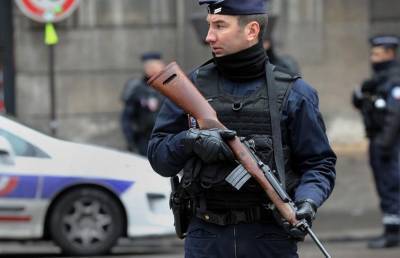 Власти Франции высылают из страны 231 предполагаемого экстремиста после убийства учителя - ont.by - Франция - Париж - Конфлан-Сент-Онорин