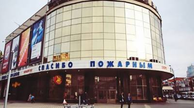 Воронежский кинотеатр поблагодарил борющихся с огненным штормом пожарных - vestivrn.ru - Воронеж - Павловск