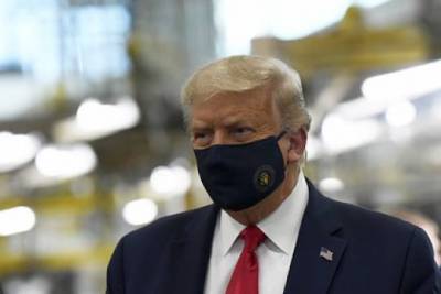 Дональд Трамп - Майк Пенс - Мелания Трамп - Джо Байден - Заразившийся коронавирусом Трамп отказался передавать полномочия вице-президенту - versia.ru - США