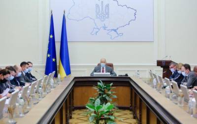 Денис Шмыгаль - Кабмин планирует отменить повышение зарплат учителей с 2021 года - rbc.ua