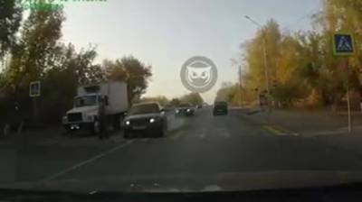 В Пензе водитель легковушки едва не сбил мужчину на переходе - penzainform.ru - Пенза